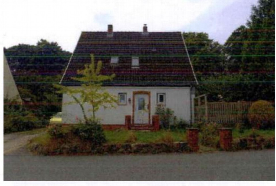 Einfamilienhaus mit Satteldach, weißer Fassade und Vorgarten, Ansicht von vorne, Oelixdorf, Kalbsberg 21