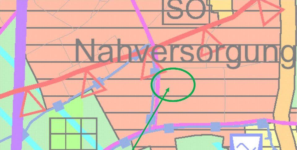 Flurkarte mit Grundstücksabgrenzungen und Infrastrukturlinien, darunter die Beschriftung 'Nahversorgung', im Kontext des Grundstücks Schützenhüttenweg 79, Frankfurt am Main