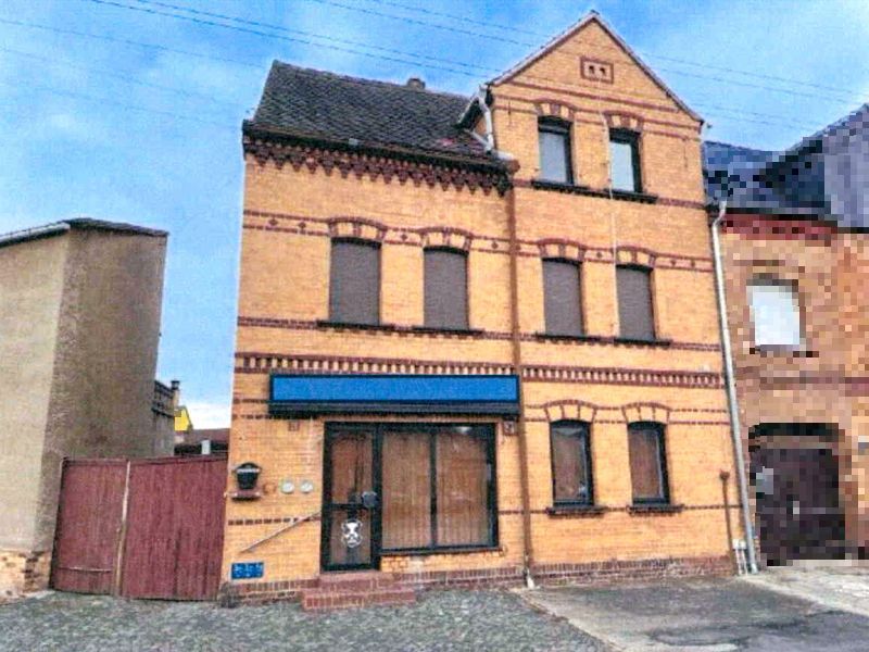 Außenansicht vorne — Wohn-/Geschäftshaus in Stadt Bitterfeld-Wolfen, Straße des Friedens 26