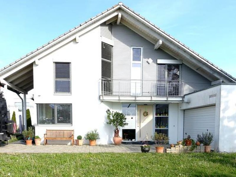 Außenansicht vorne — Garage in Weil im Schönbuch, Parkstraße 2