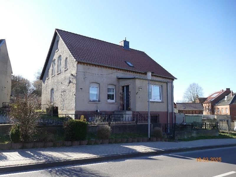 Außenansicht vorne — Einfamilienhaus in Beendorf, Bahnhofstraße 1