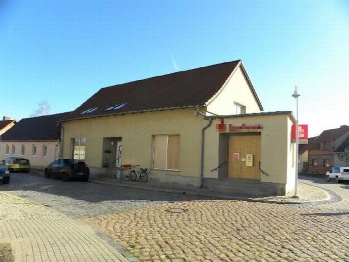 Außenansicht vorne — Wohn-/Geschäftshaus in Seeland, Schulstraße 291