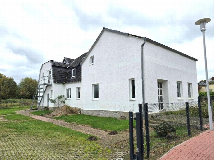 Seitenansicht — Mehrfamilienhaus in Laage OT Liessow, Breesener Chaussee 1, 1a-1c