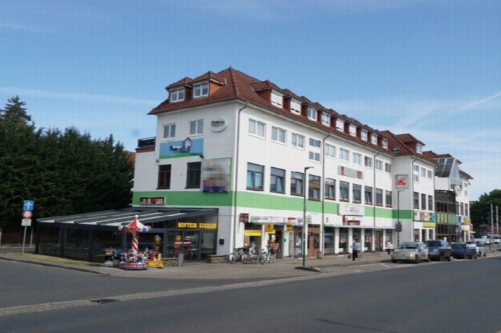 Außenansicht vorne — Gewerbeeinheit (z.B. Laden, Büro) in Neustrelitz, Karbe-Wagner-Straße 28