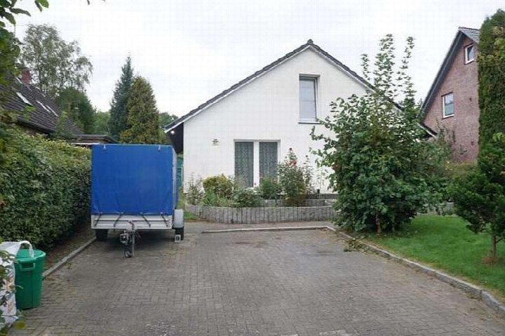 Garage/Stellplatz — Einfamilienhaus in Hamburg-Rahlstedt, Künnekestraße 27