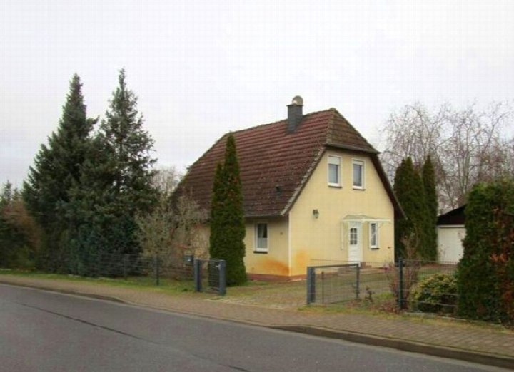 Außenansicht vorne — Einfamilienhaus in Potsdam, Schmergower Straße 25