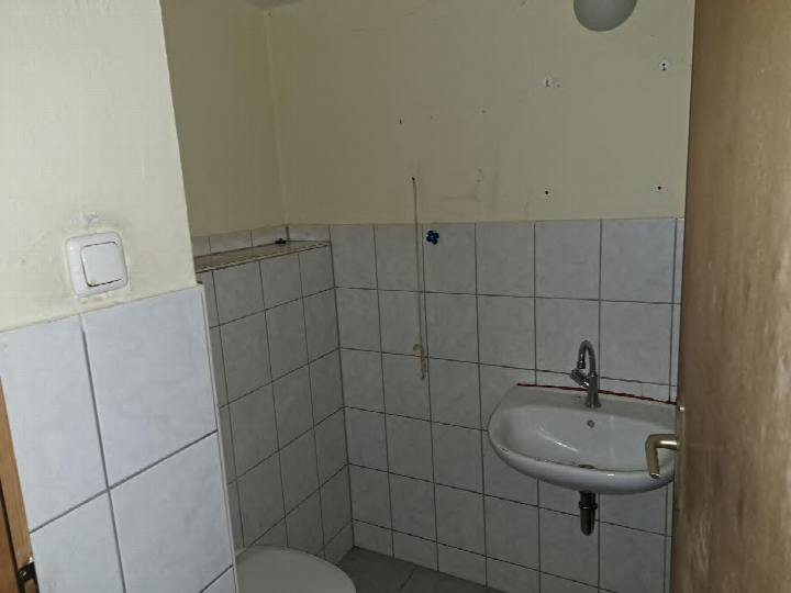 Bad/Sanitär — Wohn-/Geschäftshaus in Isen Aktenzeichen, Münchner Straße 32