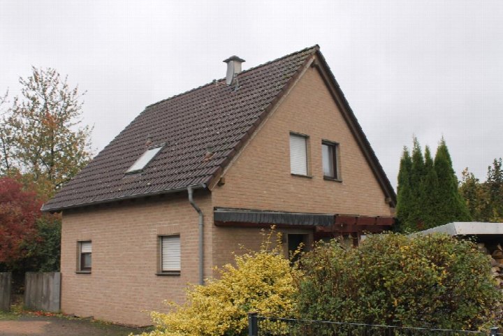 Außenansicht vorne — Einfamilienhaus in Aerzen Grundbuch, Höhenweg 666
