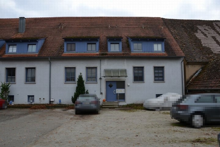 Außenansicht vorne — Eigentumswohnung in Satteldorf- Gröningen, Helmshöfer Straße 6, verbunden mit dem Sondereigentum an der Wohnung