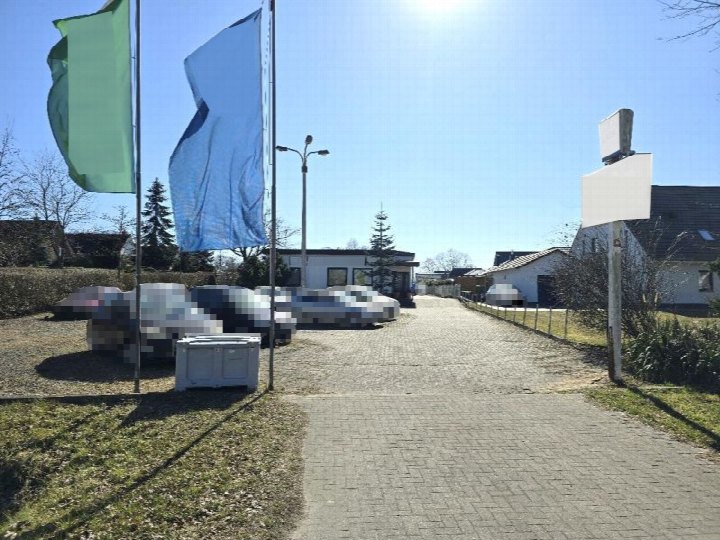 Garage/Stellplatz — Gewerblich genutztes Grundstück in Güstrow, Plauer Chaussee 26a