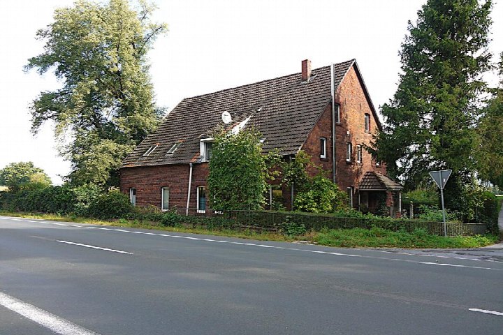 Außenansicht vorne — Zweifamilienhaus in Halle, Gütersloher Straße 31