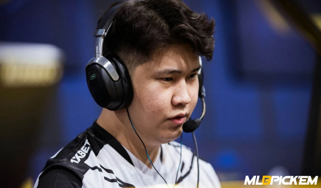 BlitZ из The MongolZ сосредоточен во время матча IEM Katowice 2025