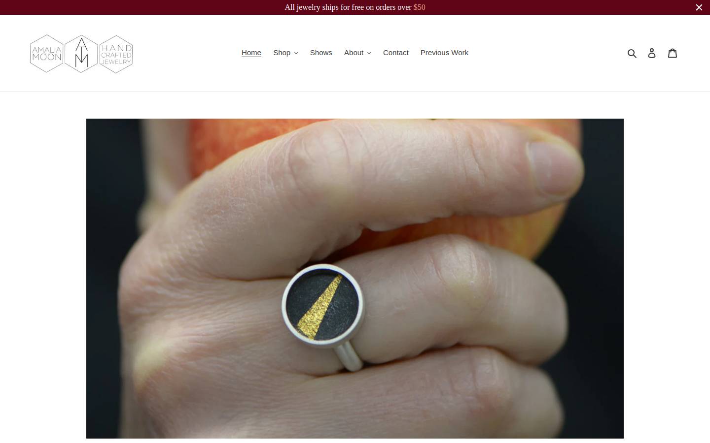 amaliamoon.com homepage screenshot