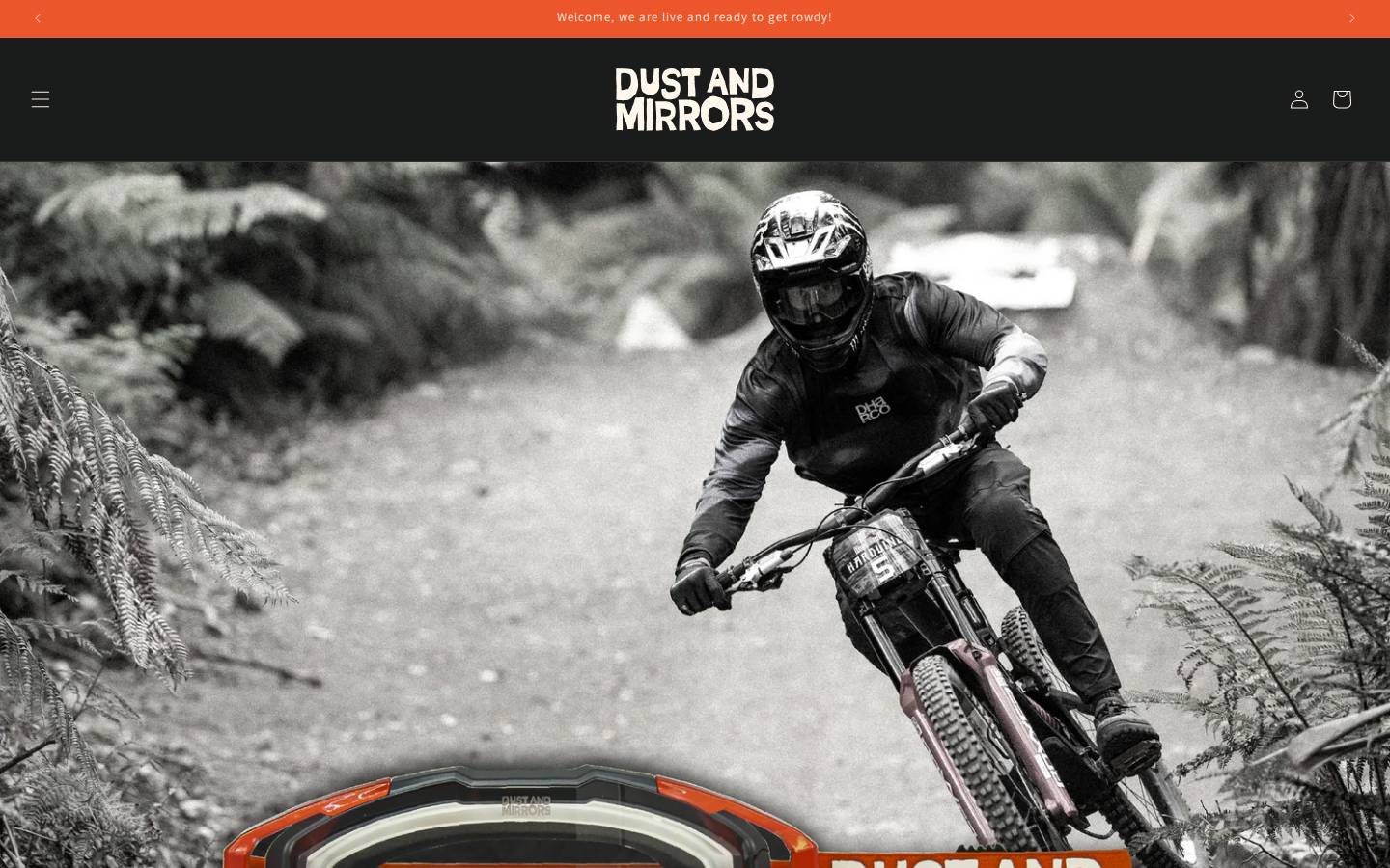 dustandmirrors.com homepage screenshot