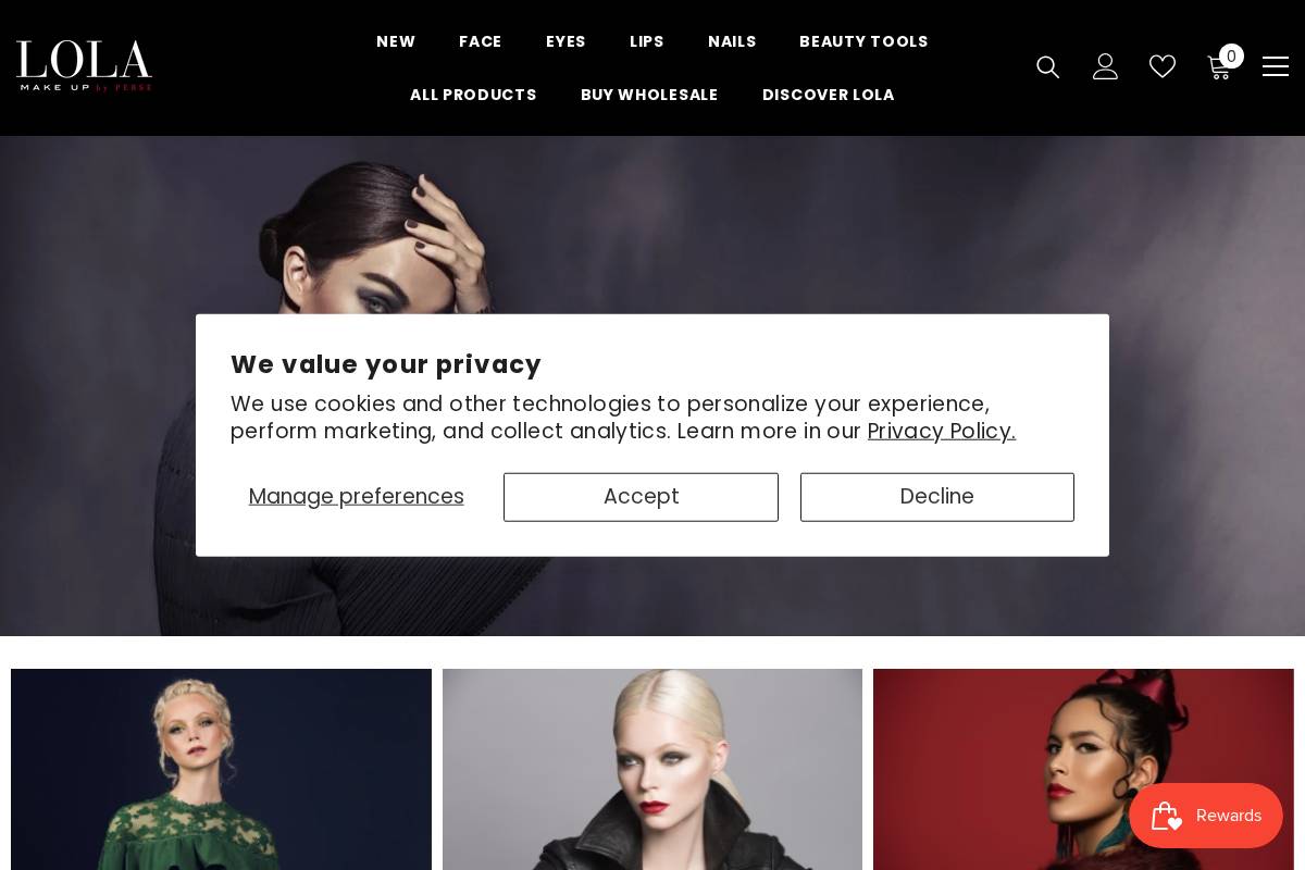 lolamakeup.com homepage screenshot
