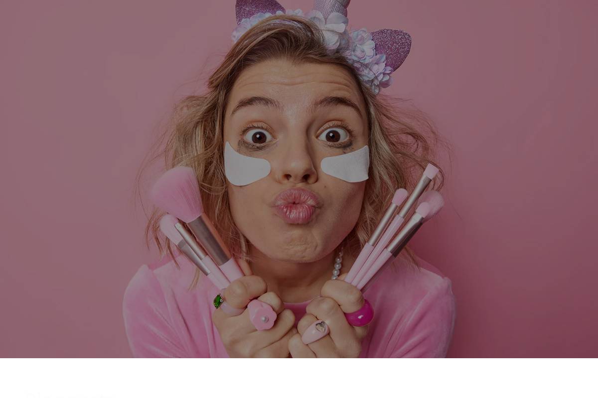 Lolaschronicle homepage screenshot