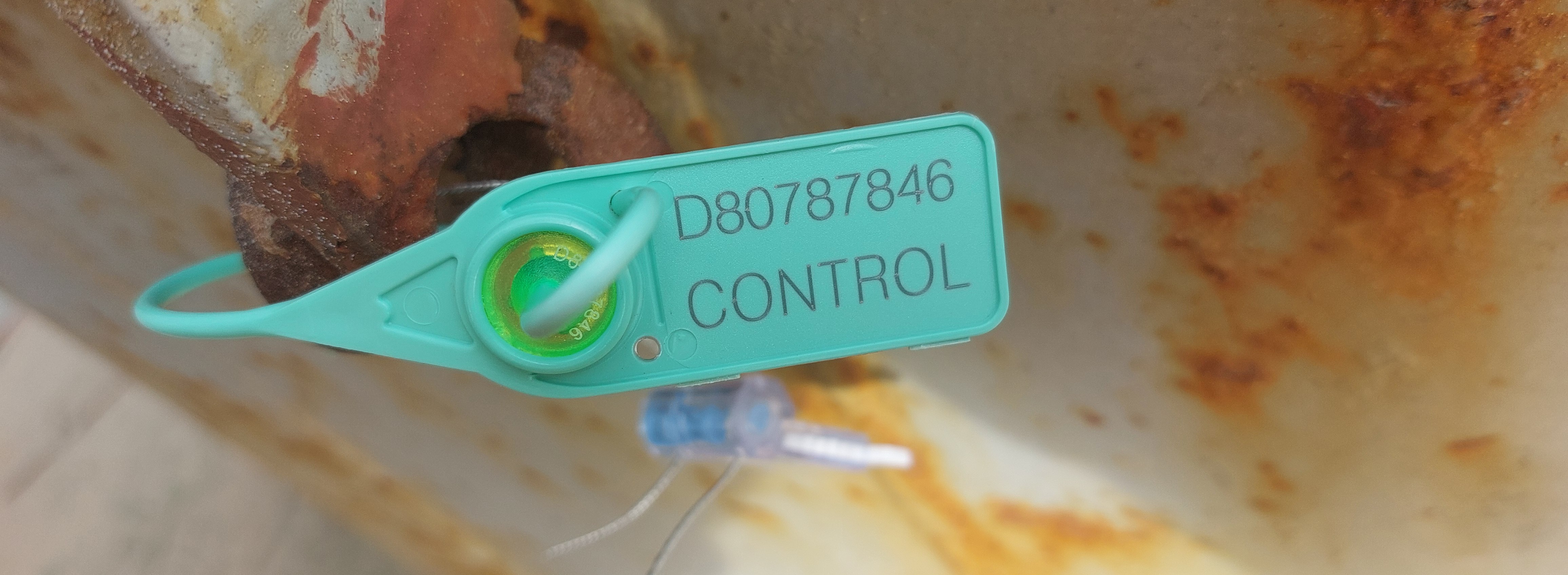 Hatch cover sealing. Seal applied on the manhole hatch of cargo hold