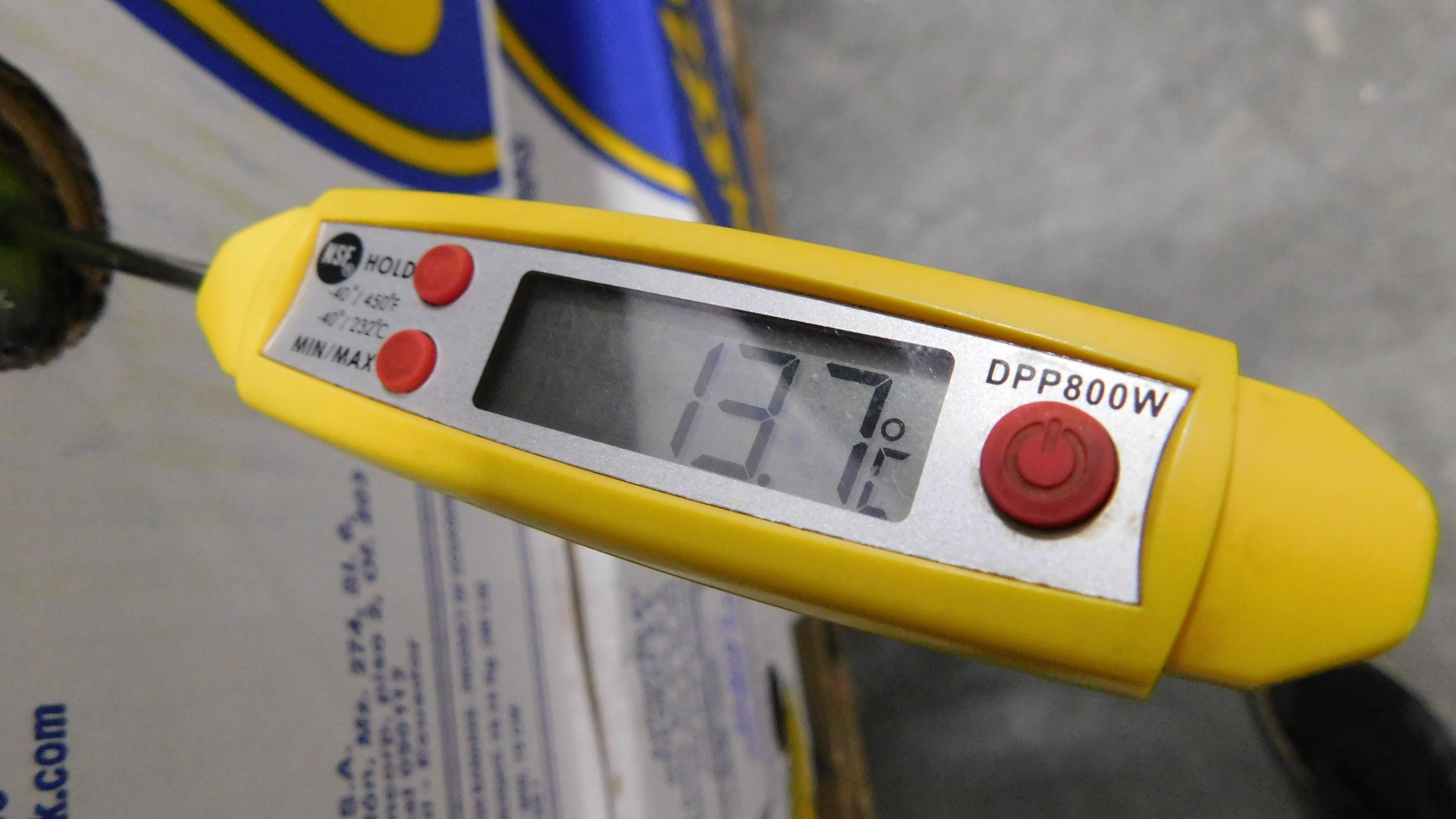 Random inspection of boxes with allegedly damaged bananas. Temperature measurement