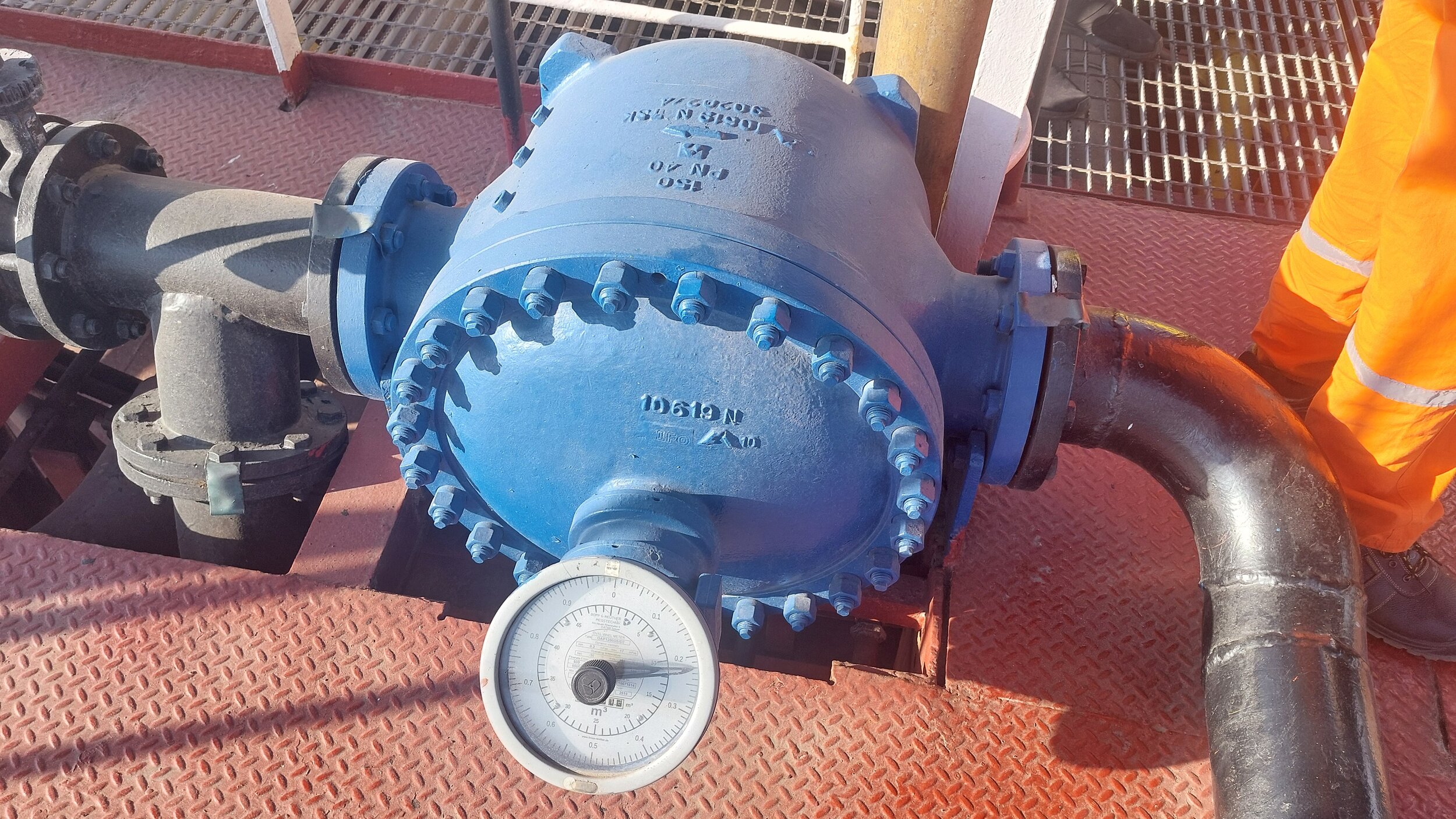 Supplying barge flowmeter