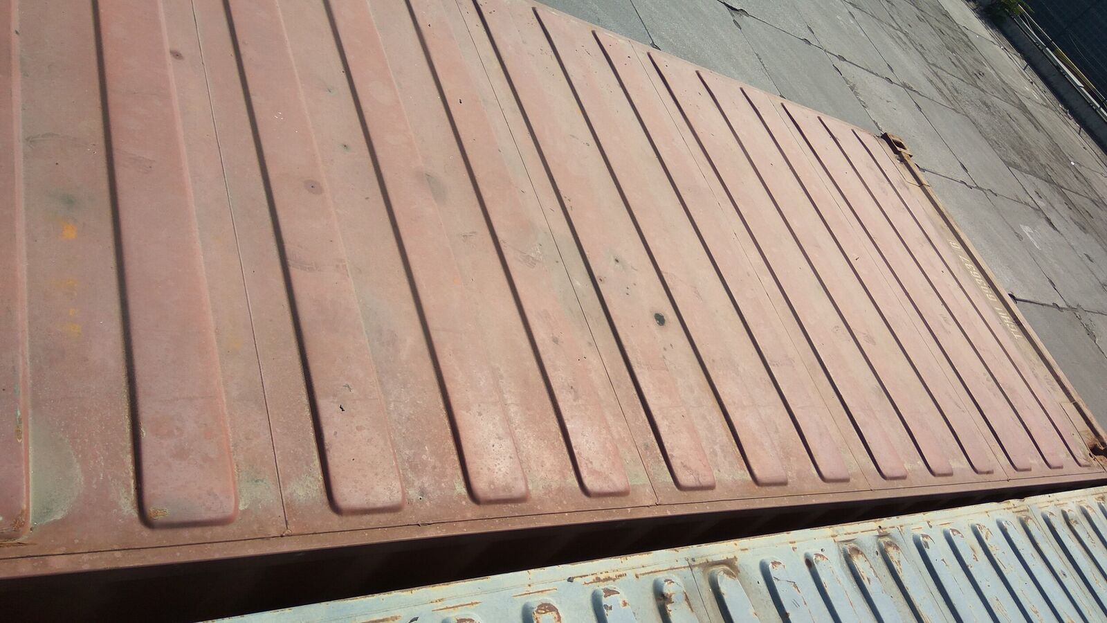 Damage to container. Hole at the top of container. Checking condition from the top