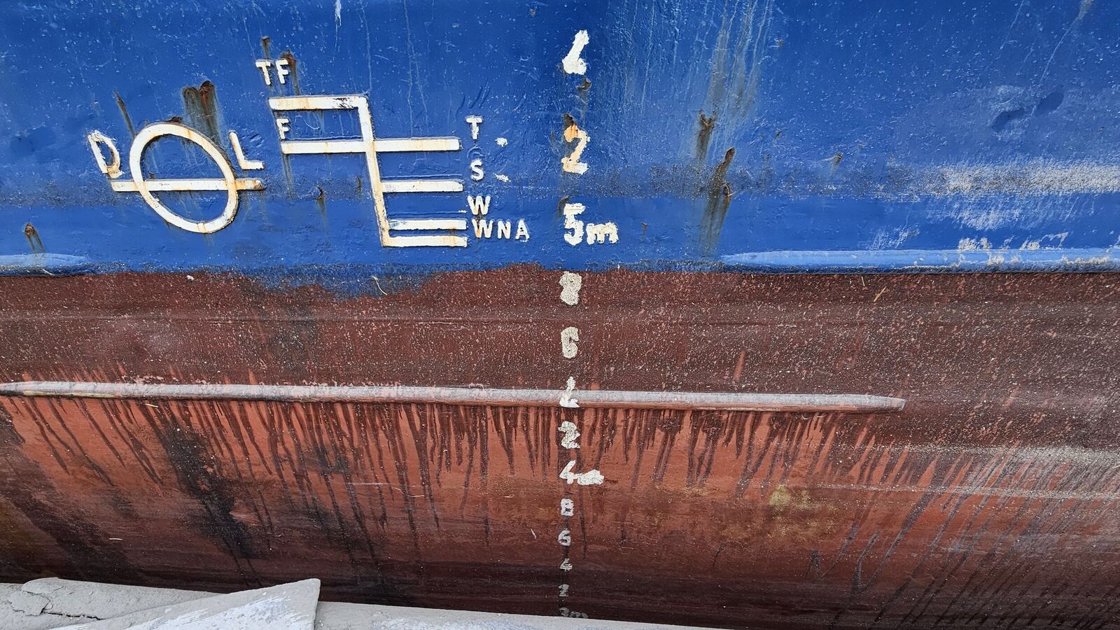 Draught marks at the middle, load line marks, note poor condition of draught marks