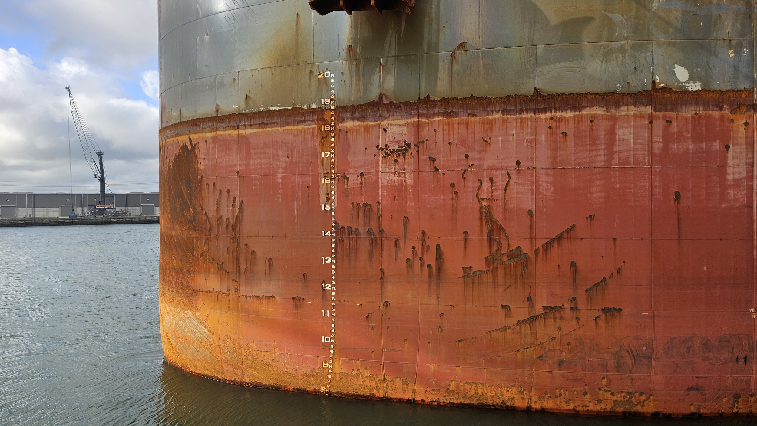 Reading forward draught marks