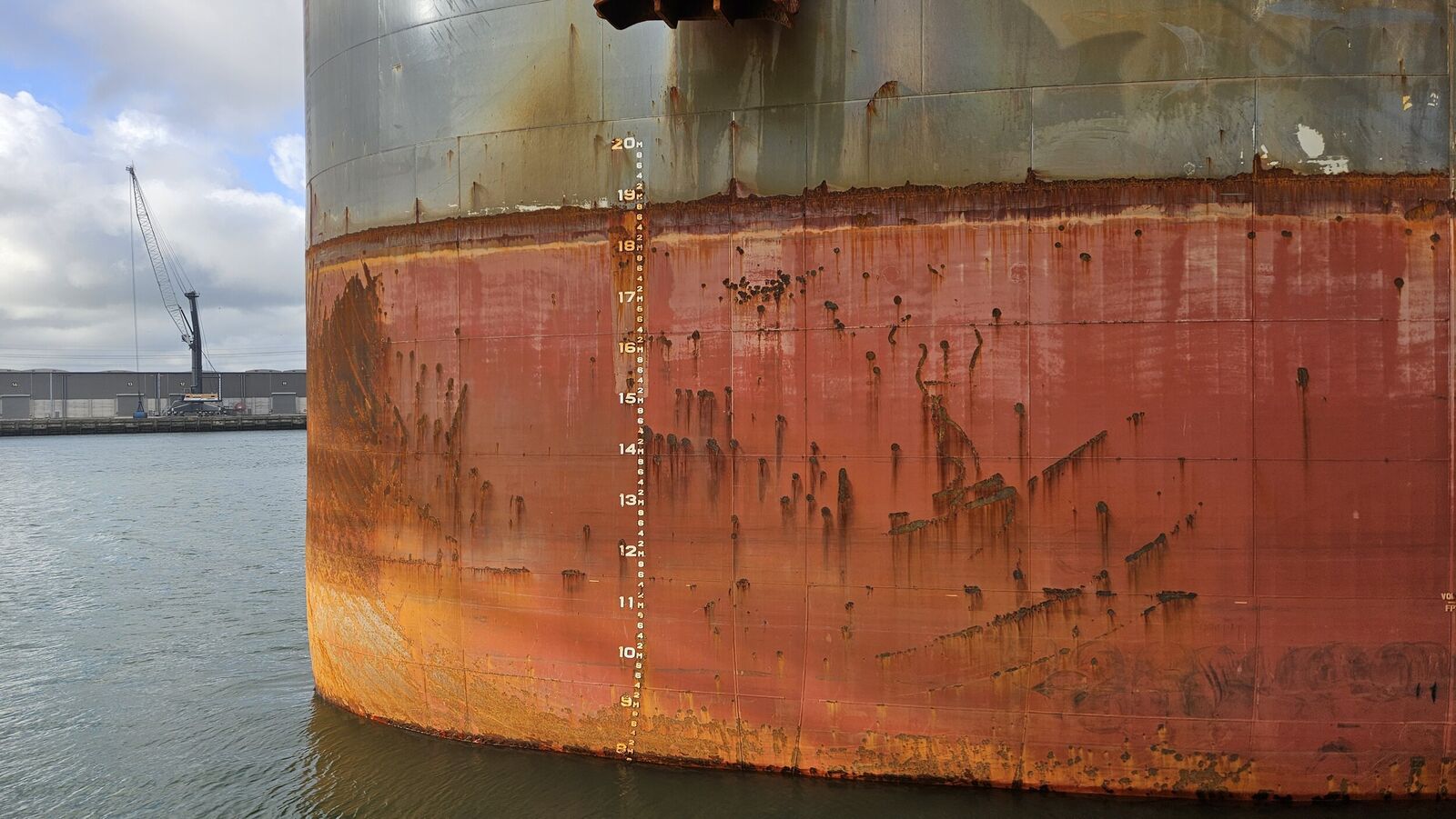 Reading forward draught marks