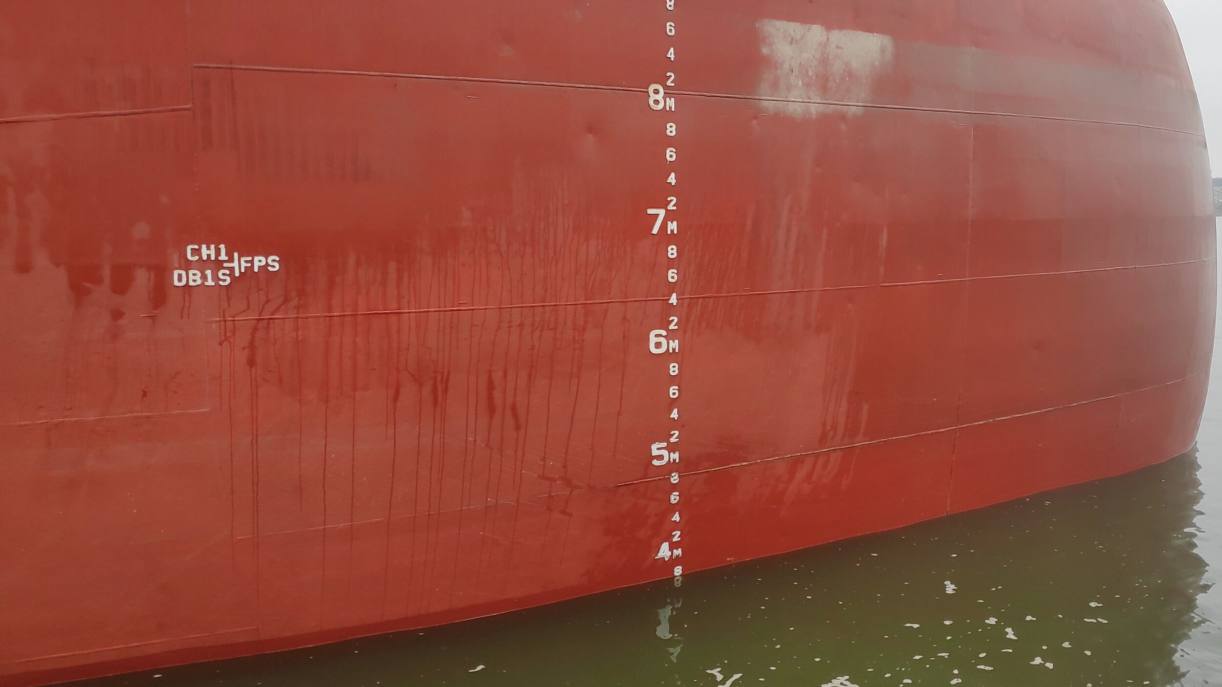 Forward draught marks at the vesse's bow