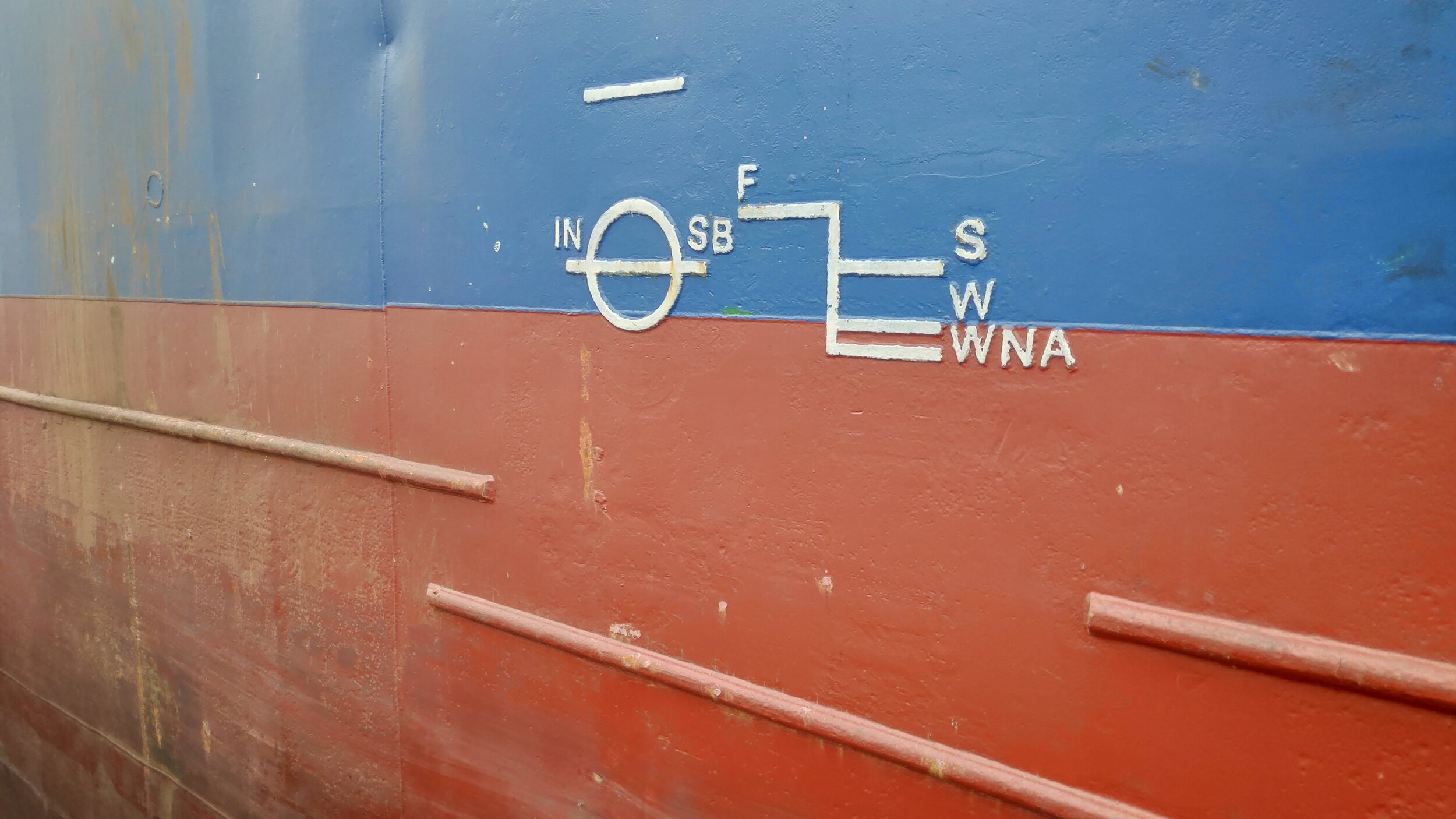 Load line marks at the middle, note lack of draught marks