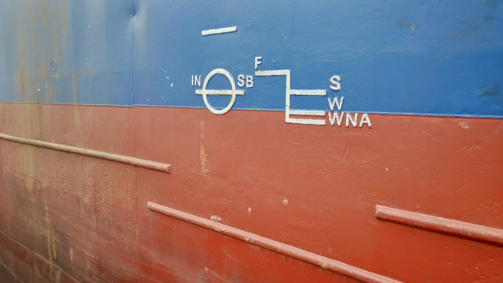 Load line marks at the middle, note lack of draught marks