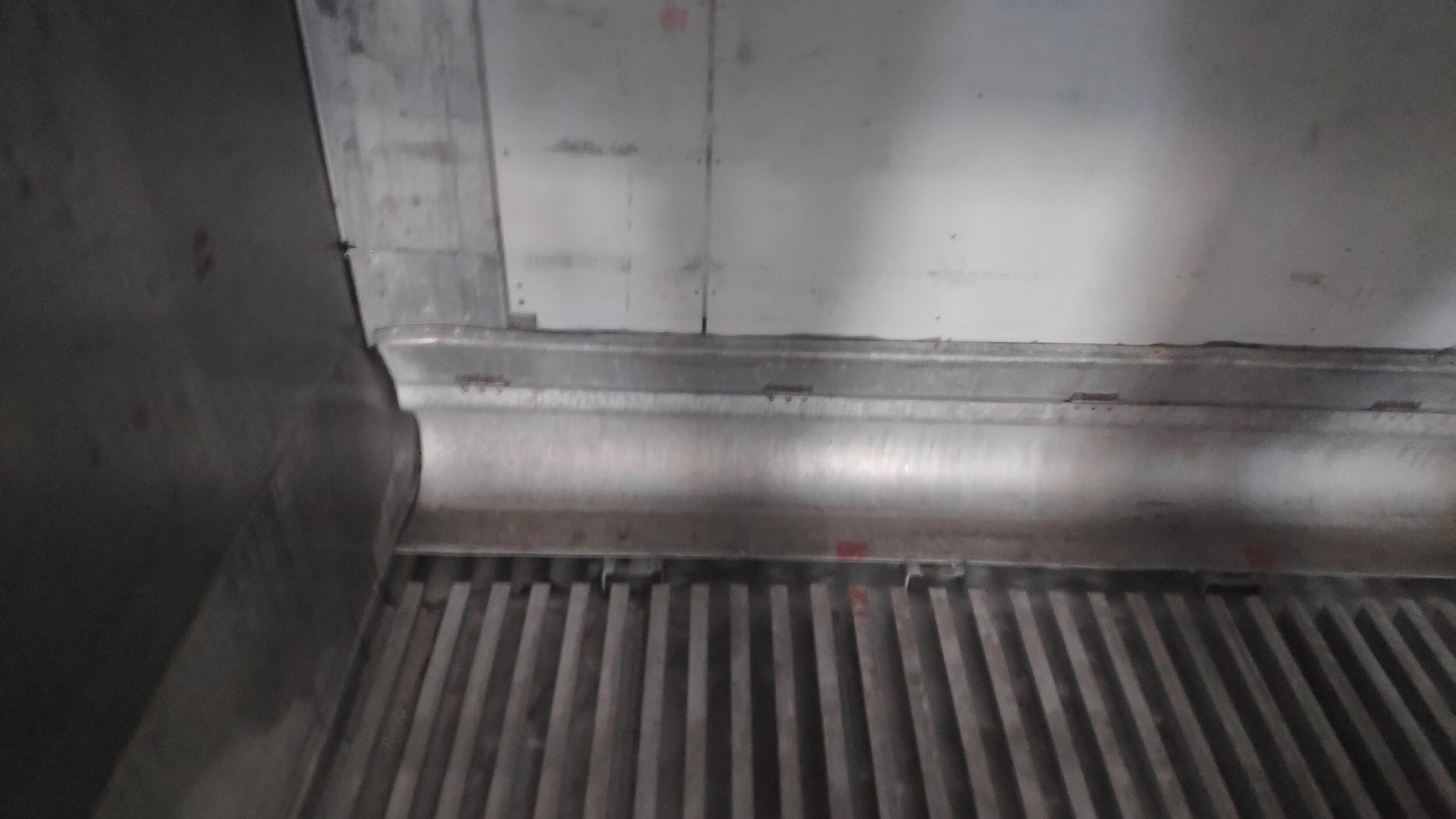 Inspection of empty container after discharging of allegedly damagede frozen cargo