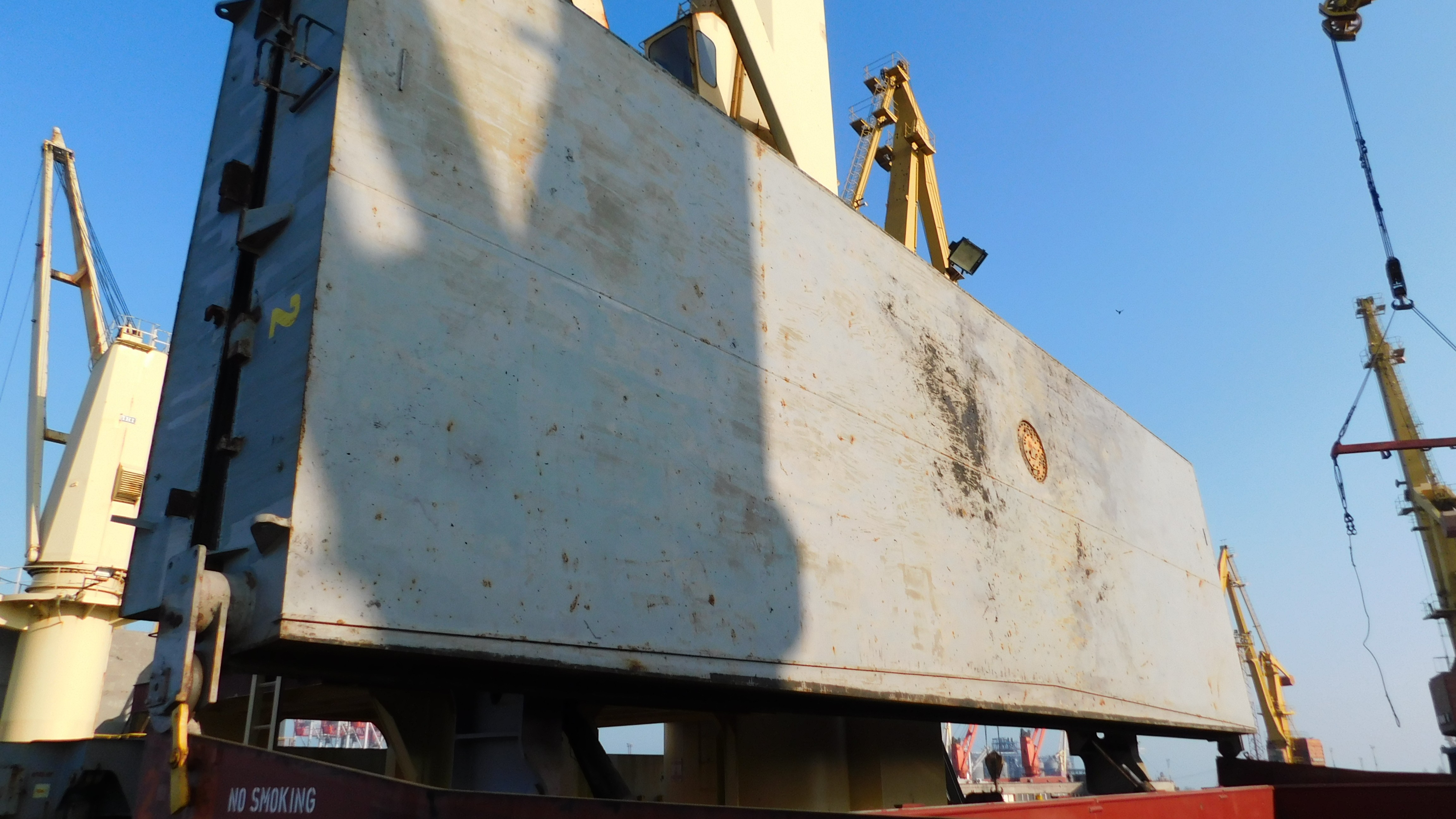 Panels of hatch cover of folding type