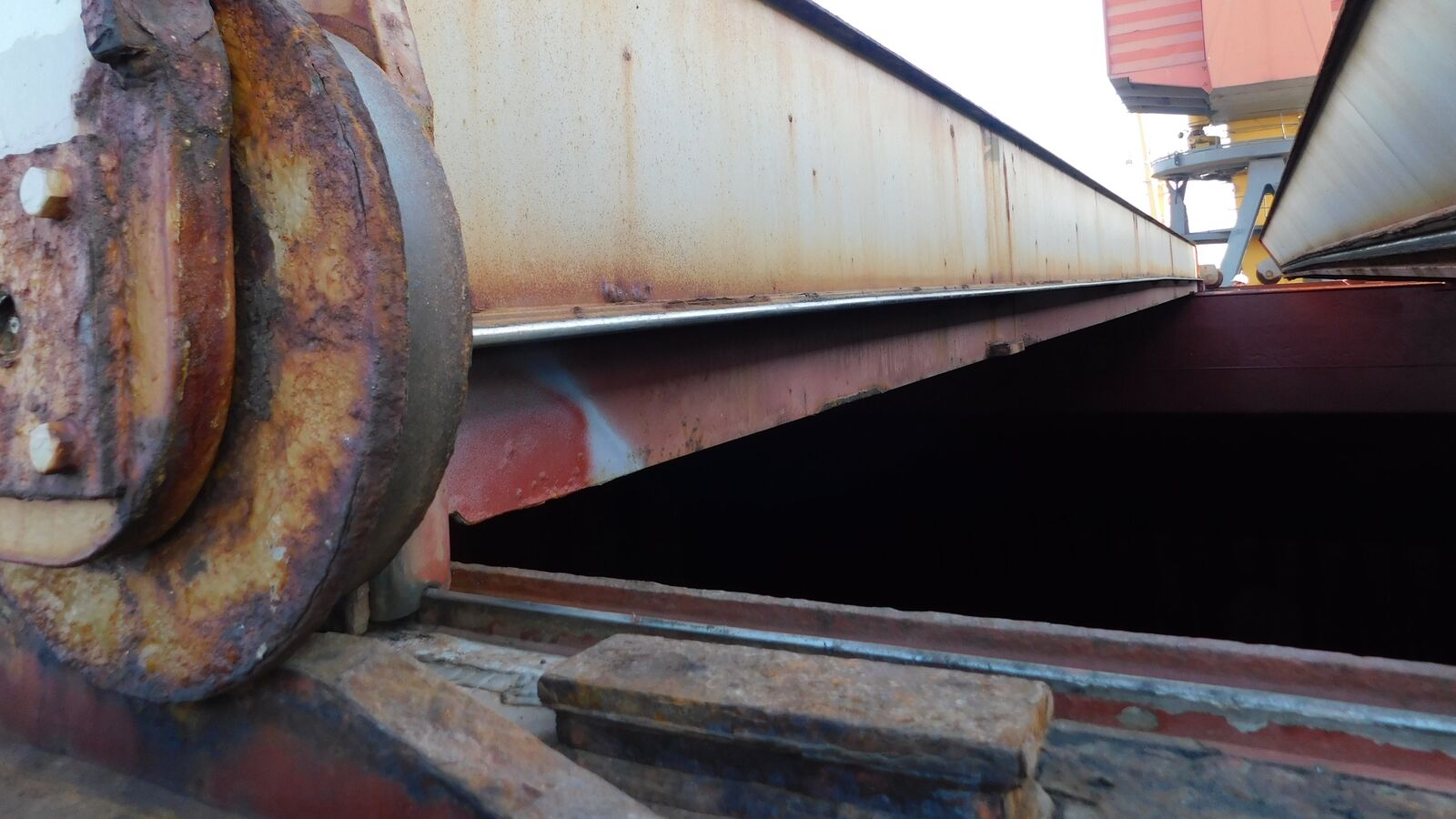 Hatch Cover split joint compression bar