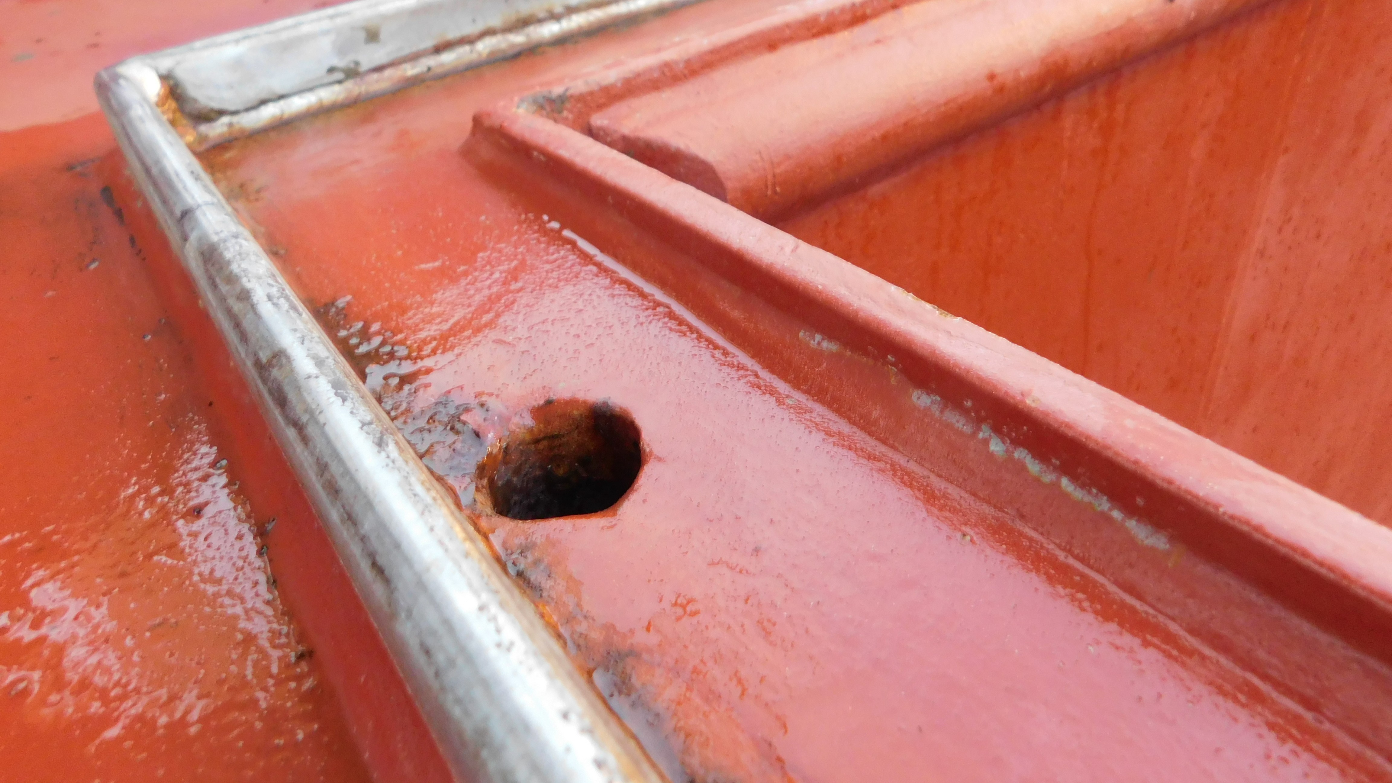 Coaming table drain hole