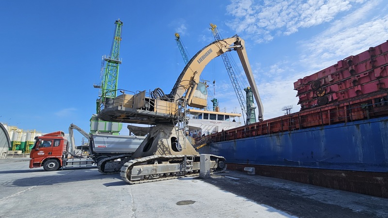 Loading of the vessel at Midia port