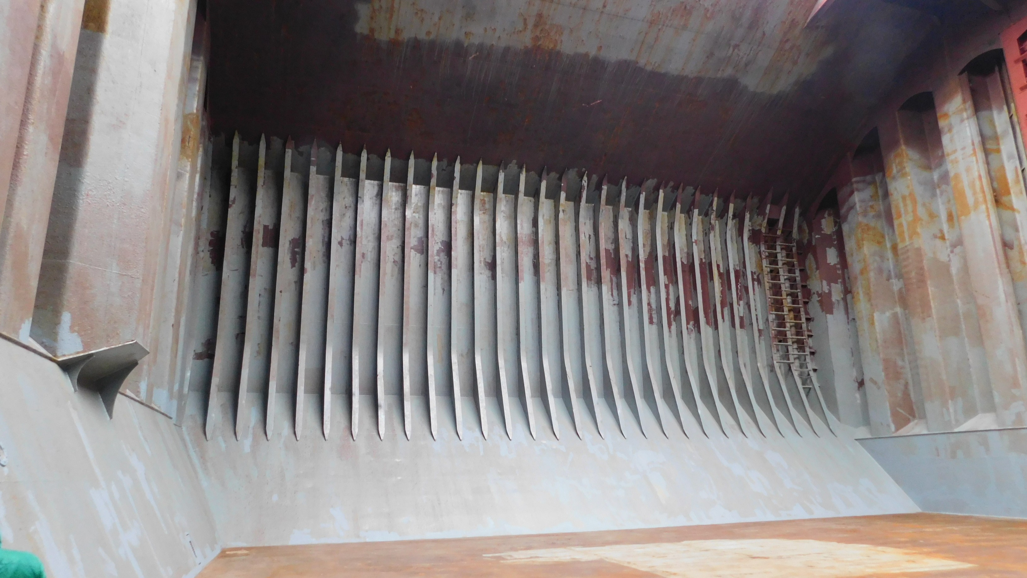 General condition of hold ship side
