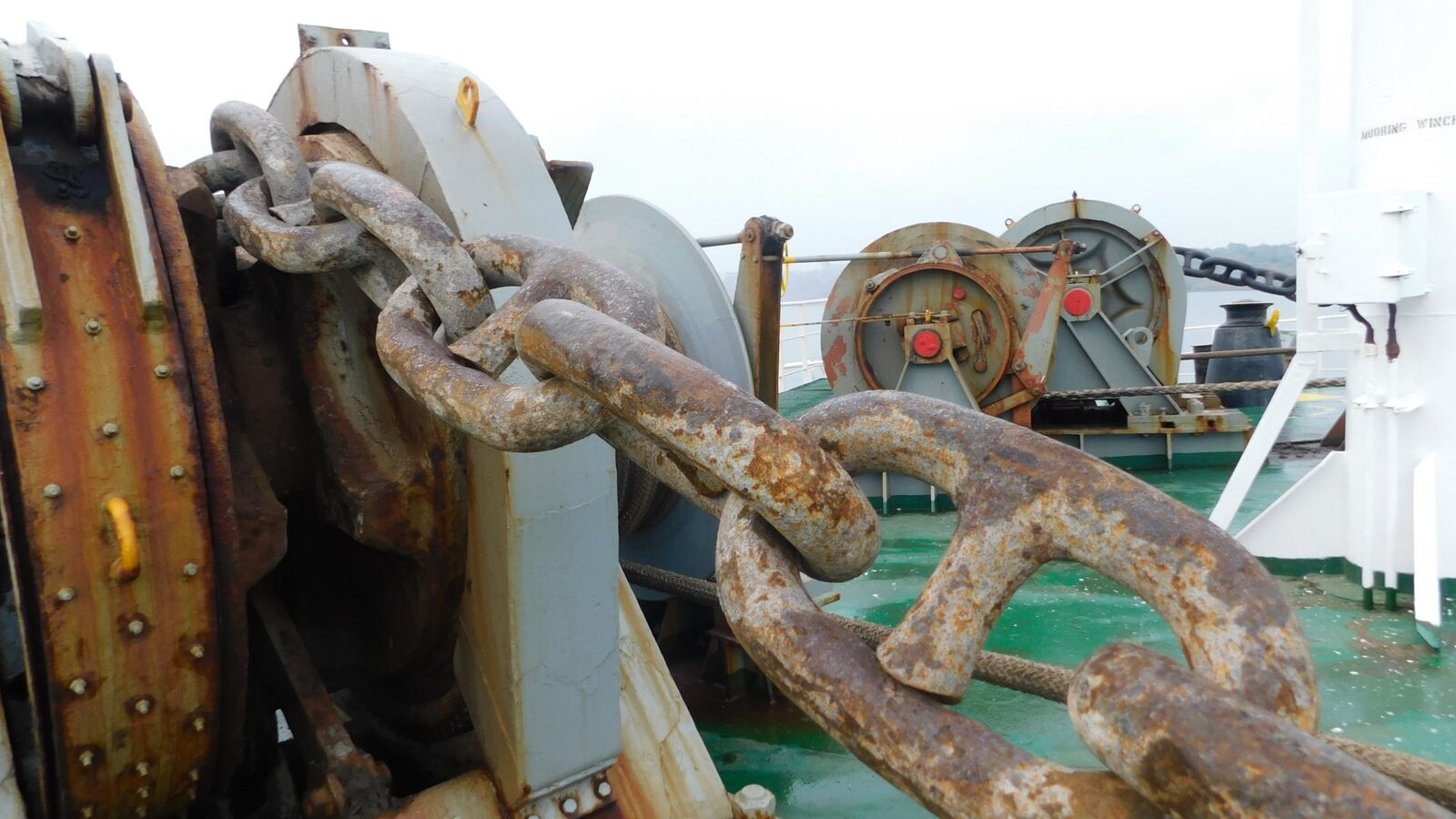 Forcastle deck and general condition of mooring arrangements