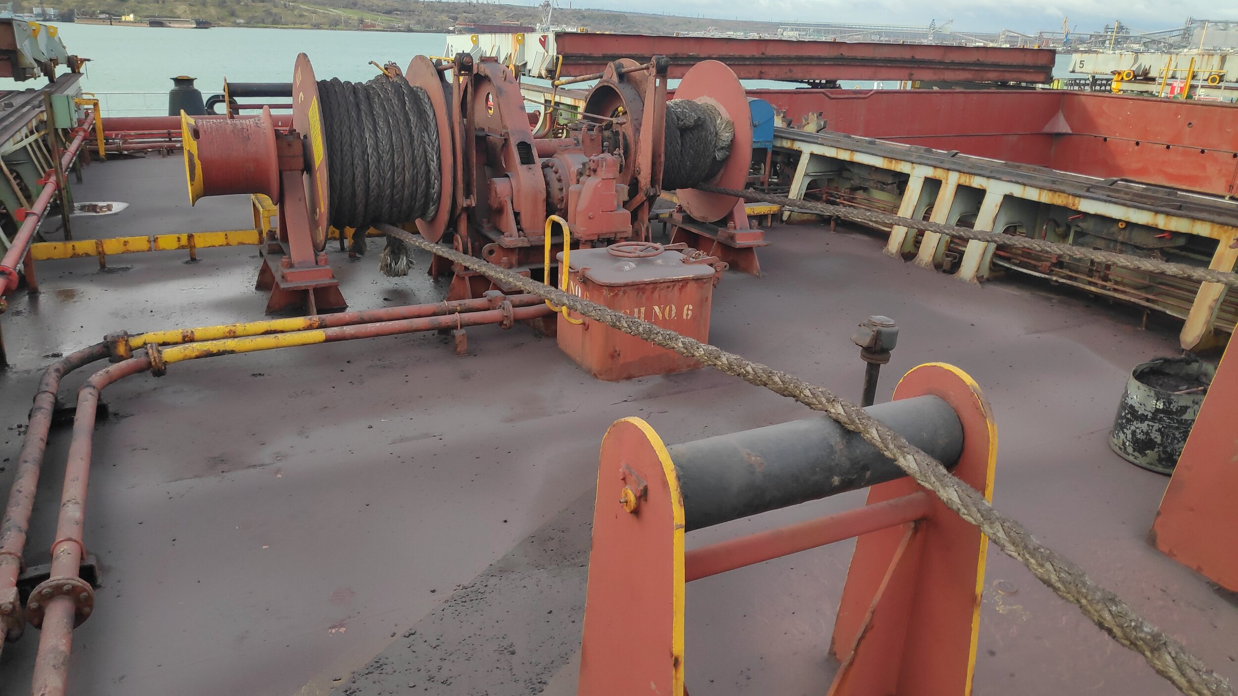 Main deck and general condition of mooring arrangements