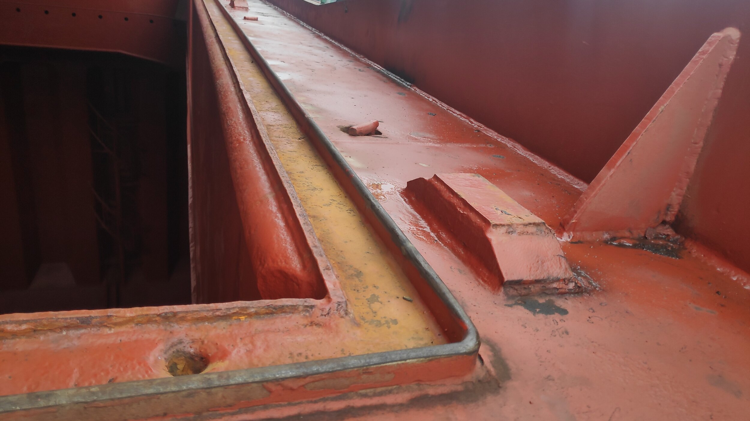 Coaming table, compression bar, drain channel and drain hole