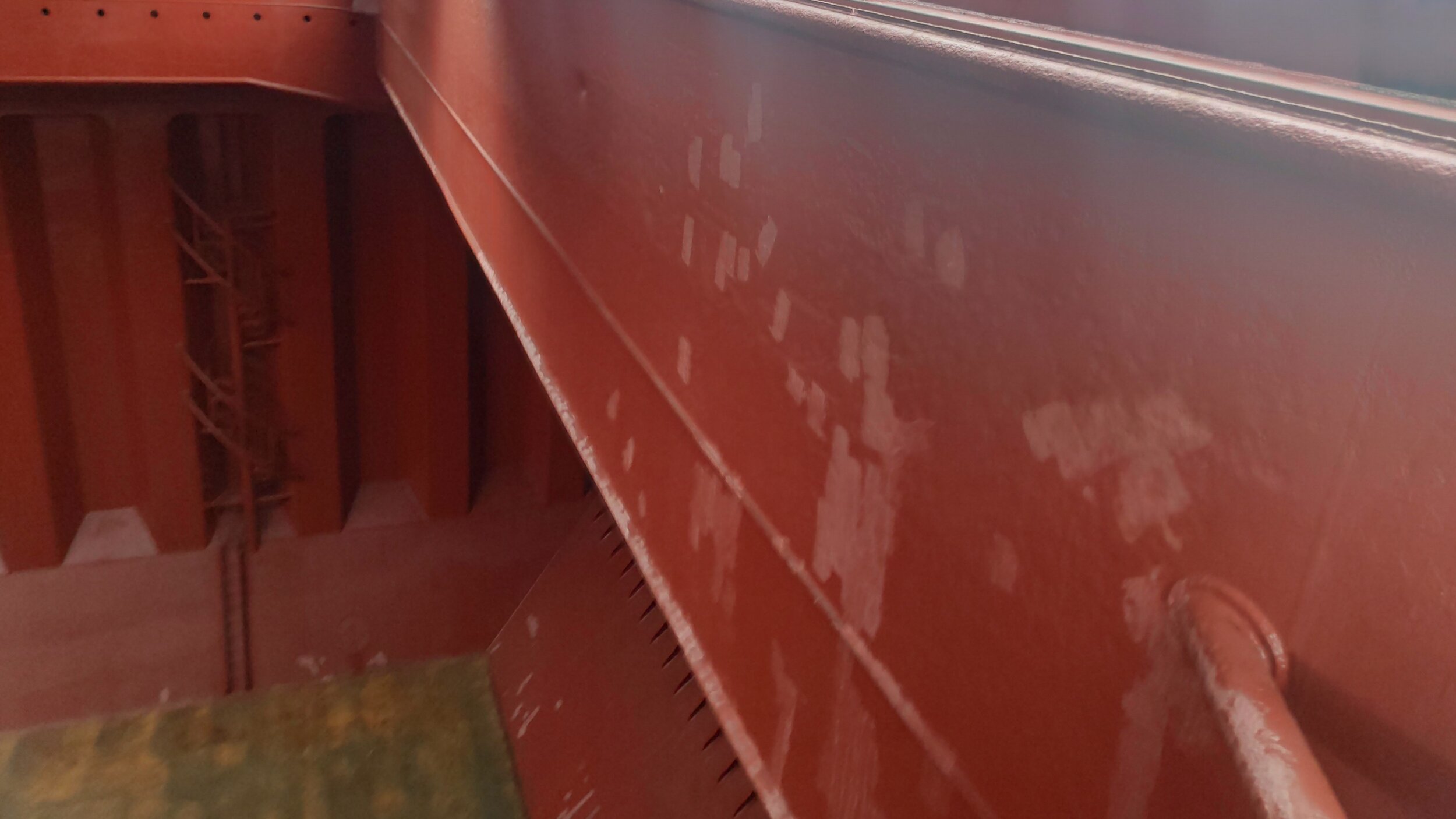 Hatch cover inner part of the coaming