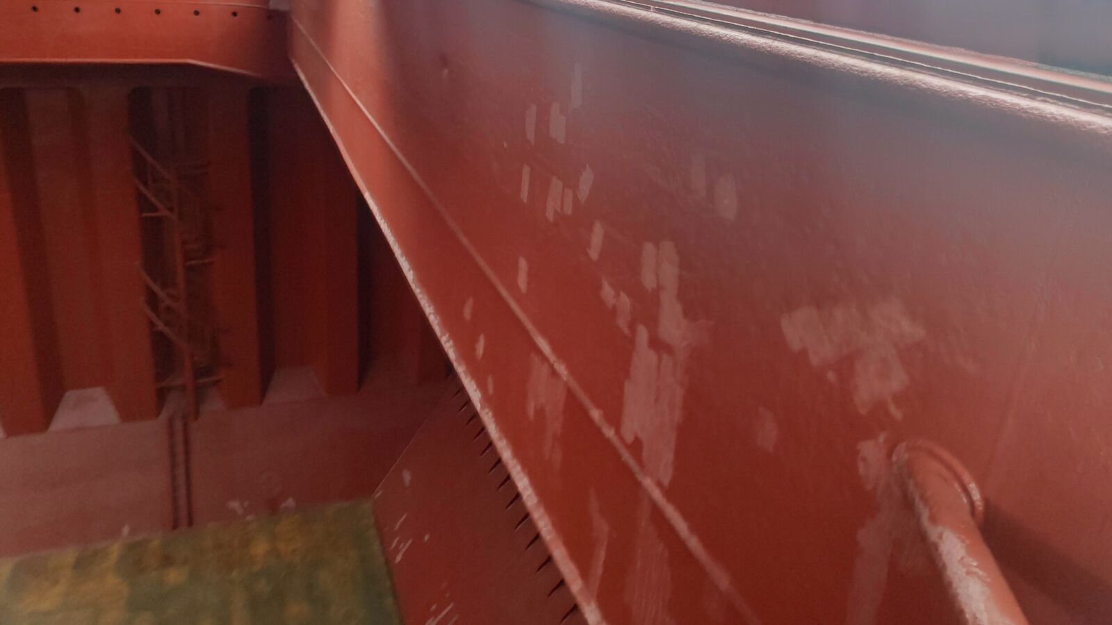 Hatch cover inner part of the coaming