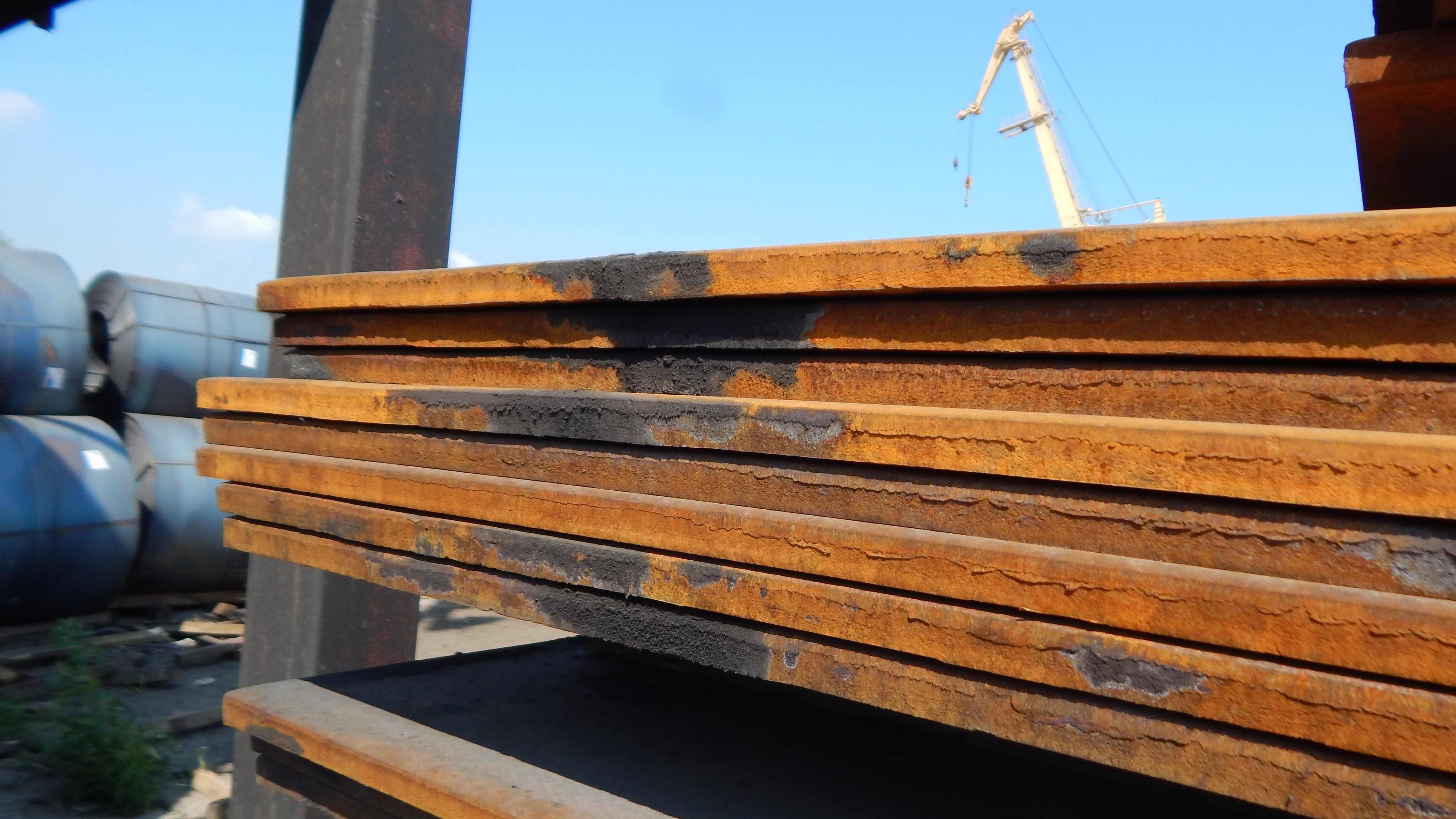 Grease/oil patches on the edges of hot rolled plates