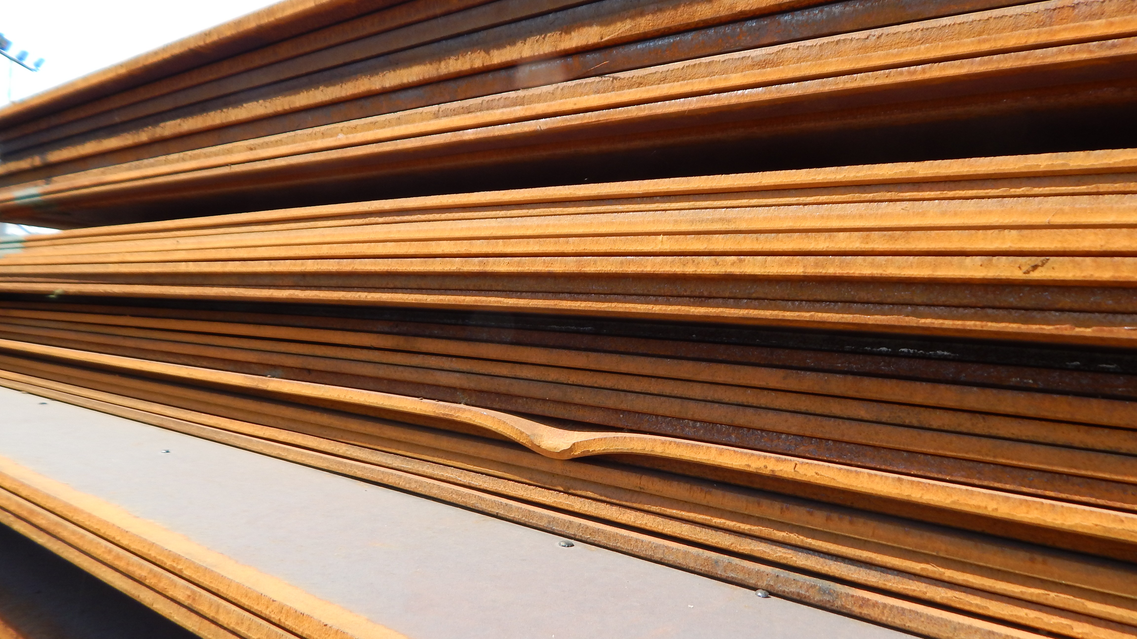 Dented edge of jot rolled plate
