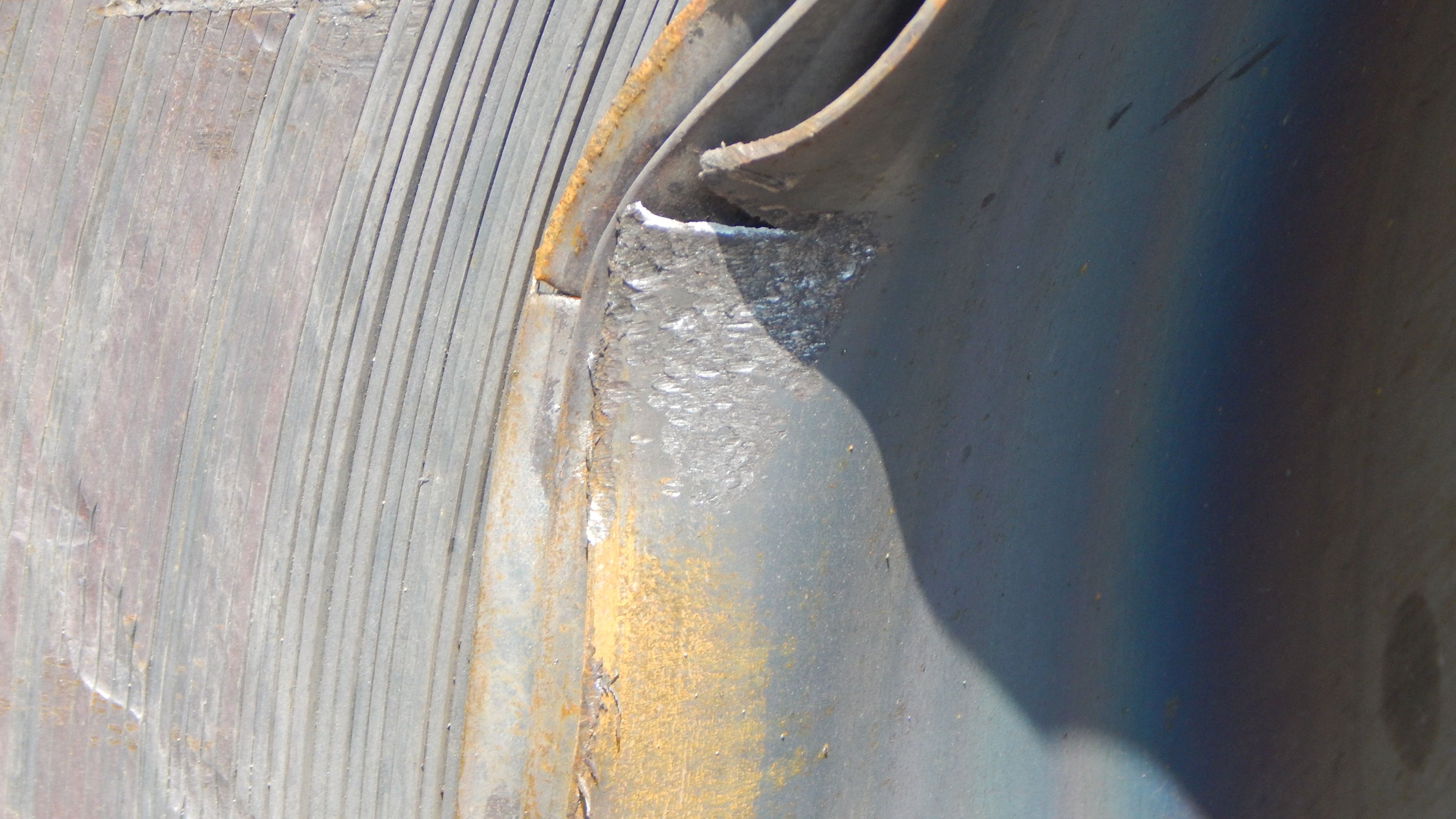 Torn edge of hot rolled coil windings