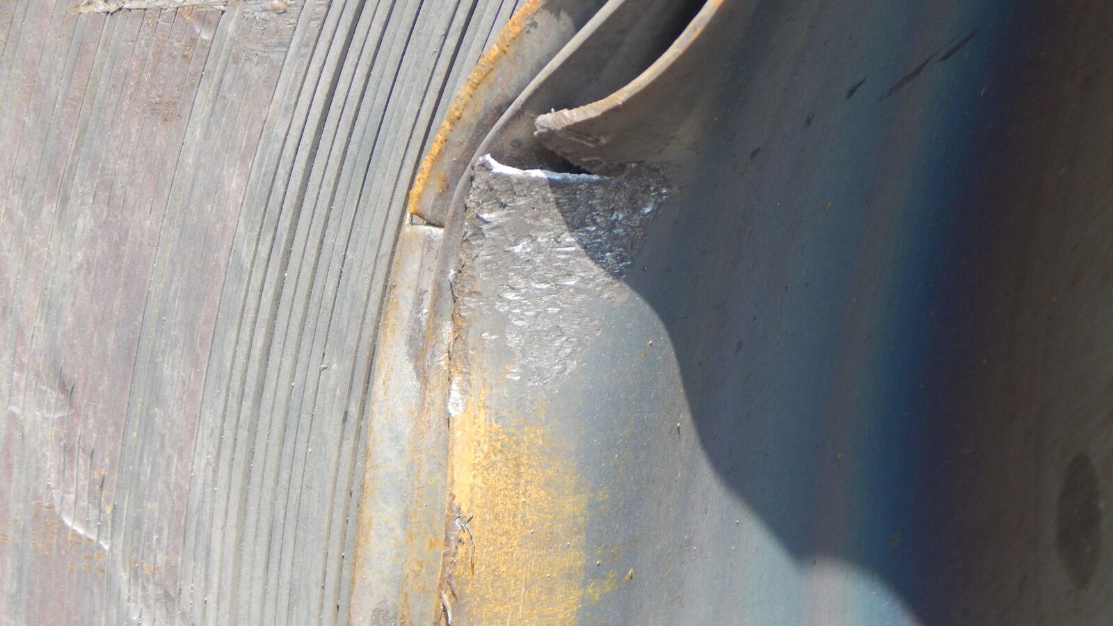 Torn edge of hot rolled coil windings