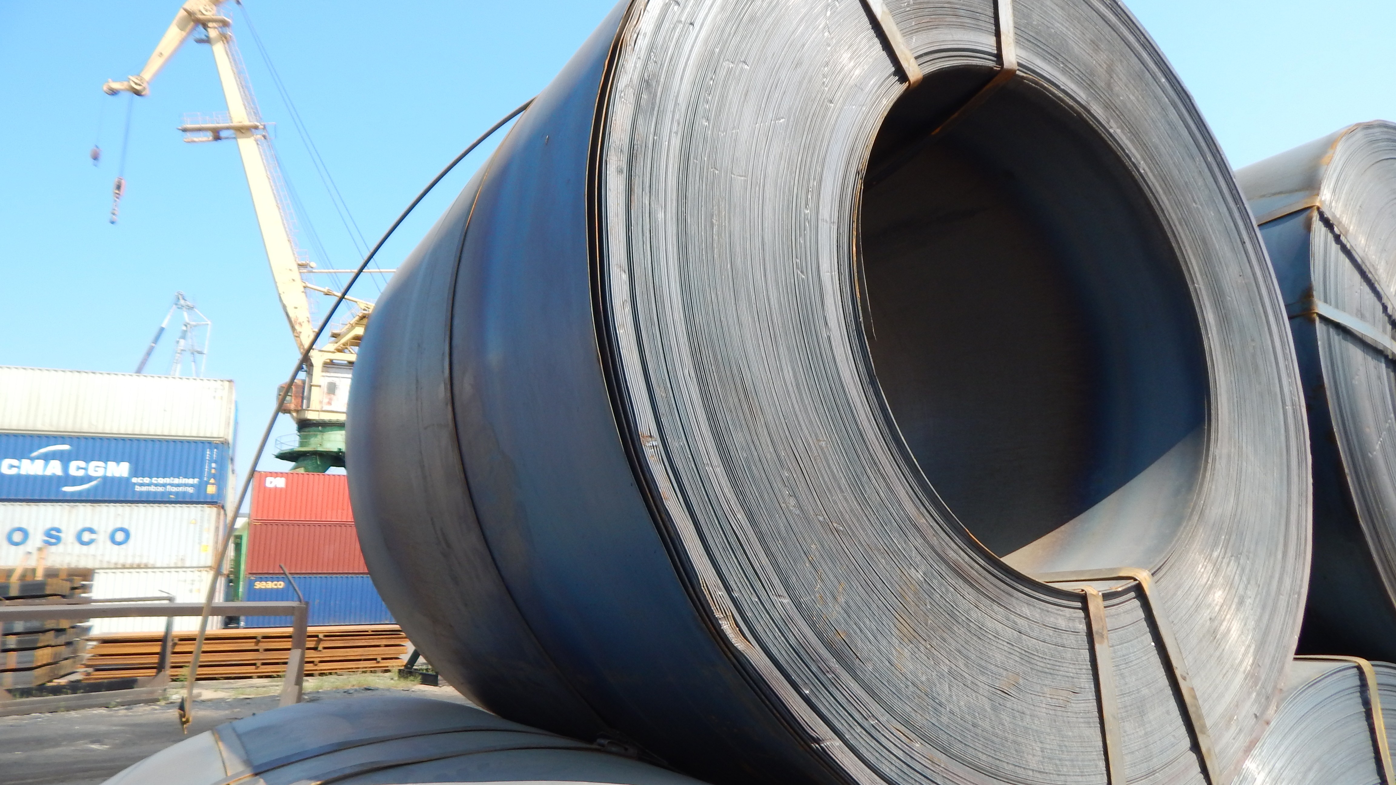 Broken strapping band of hot rolled coil