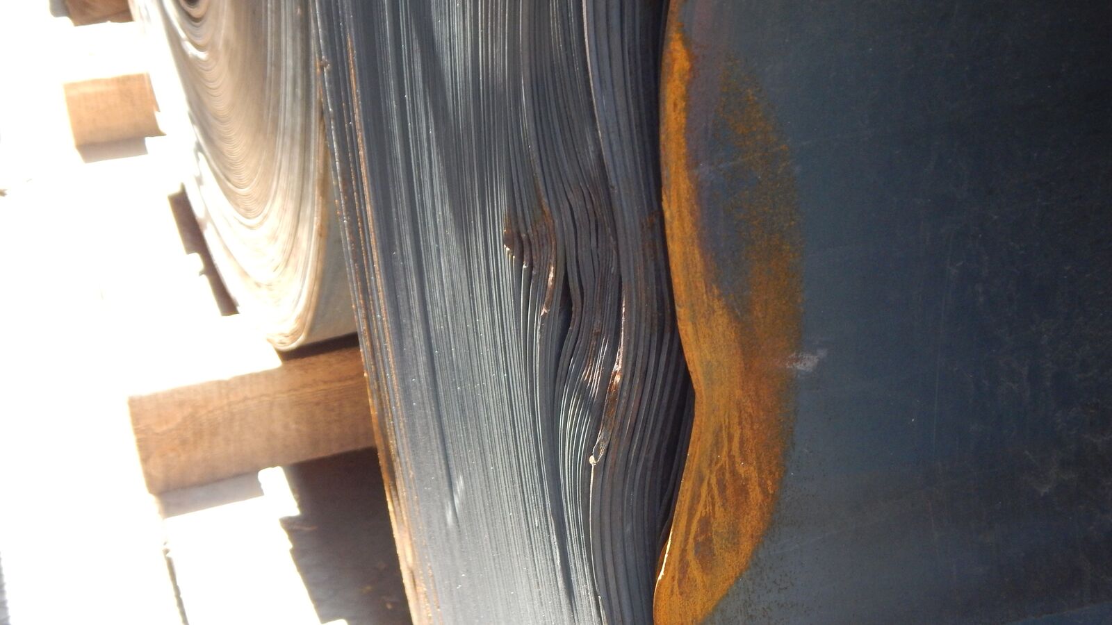 Dented/buckled edges of windings of hot rolled coils