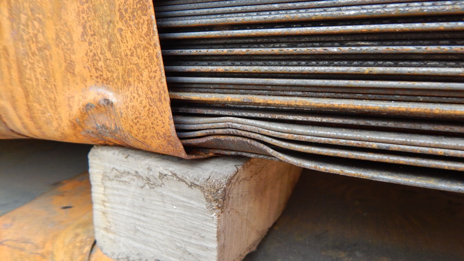 Dented edges of hot rolled sheets