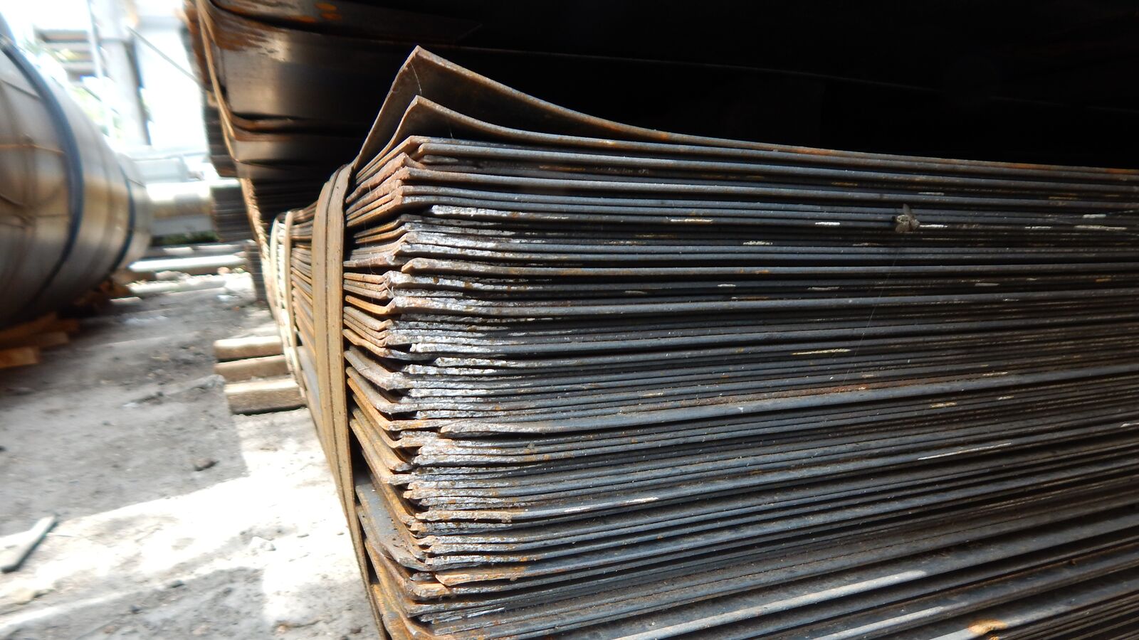 Bent corners of hot rolled sheets