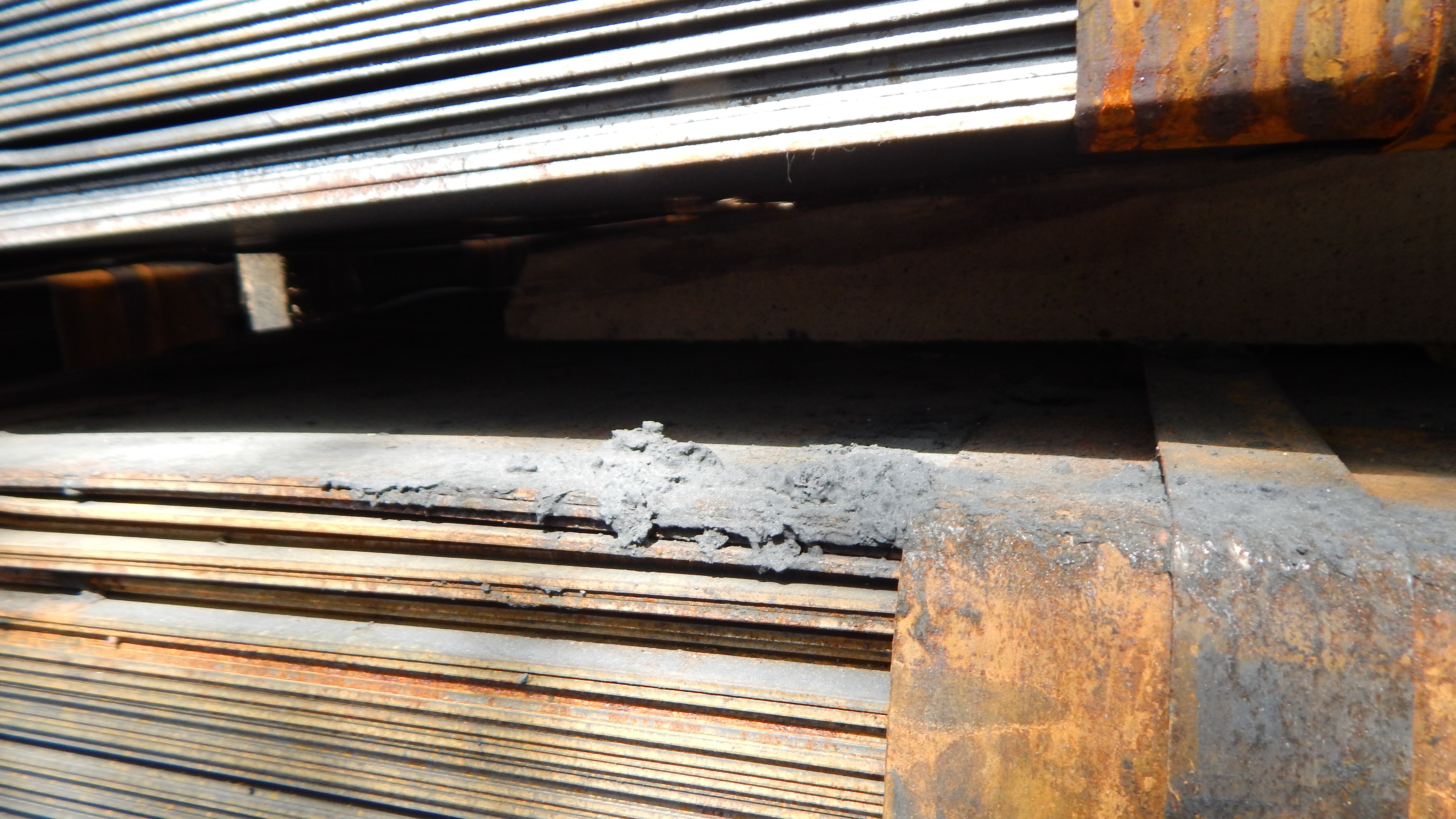 Pieces/powder of coal on hot rolled sheets